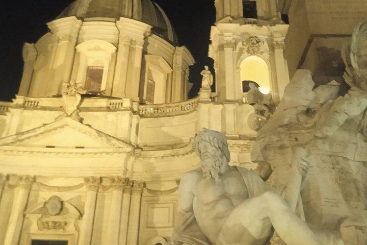 インペリアル＆バロック様式のローマ中心部でのムーンライト ウォーキング ツアー