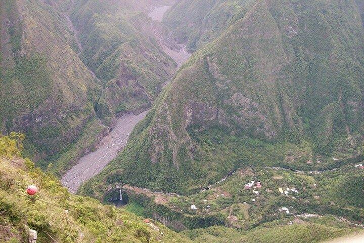 Day tour of the mountains to the Volcano + breakfast