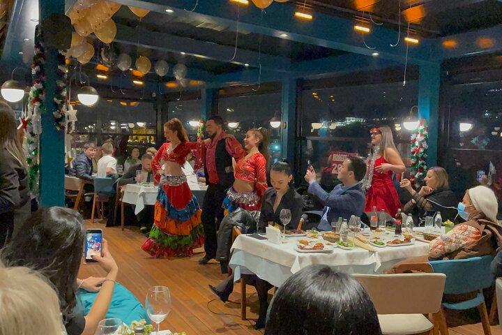 Istanbul: New Year’s Eve Bosphorus Dinner Cruise with Drinks, DJ