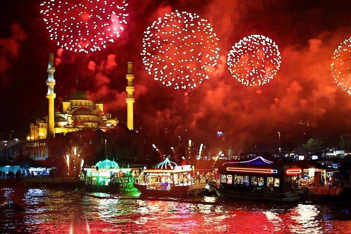 Istanbul: New Year’s Eve Bosphorus Dinner Cruise with Drinks, DJ