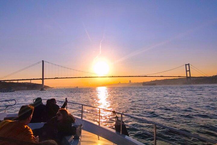 Sunset Cruise with Dinner in Bosphorus
