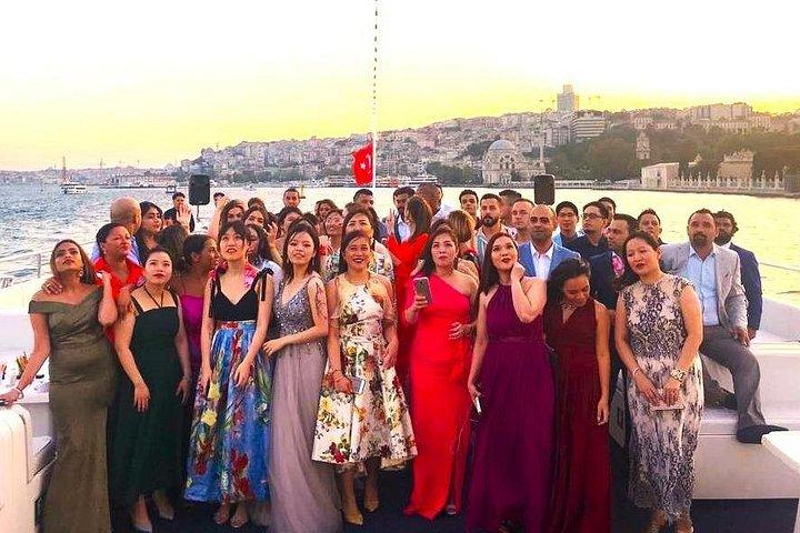 Sunset Cruise mit Abendessen am Bosporus