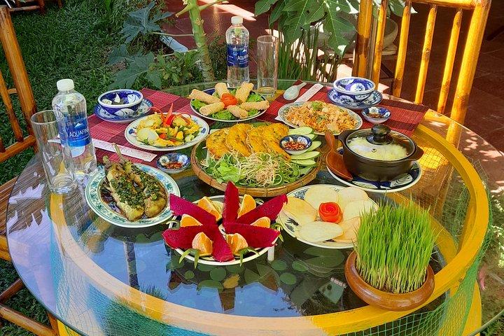 ホイアンフルランタン作り教室、バスケットボート、カニ釣り、食べ物