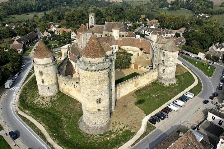 パリ周辺の 2 つの城を巡る中世の日帰り旅行
