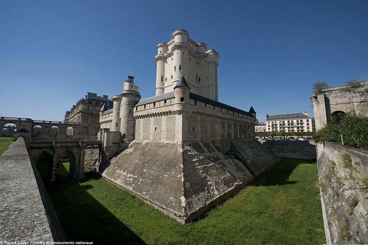 パリ周辺の 2 つの城を巡る中世の日帰り旅行