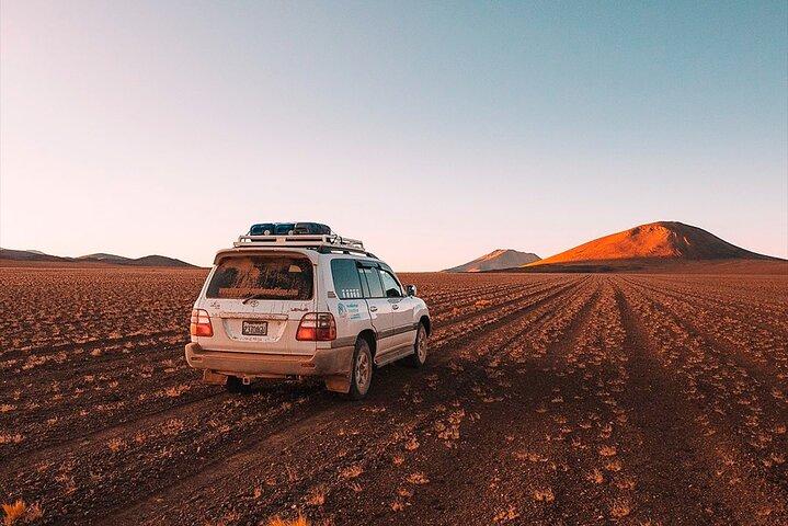Visite privée de 3 jours des salines d'Uyuni et des lagons colorés aller-retour au départ d'Uyuni