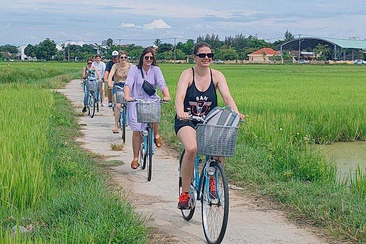農業と釣りを体験できる少人数の自転車ツアー