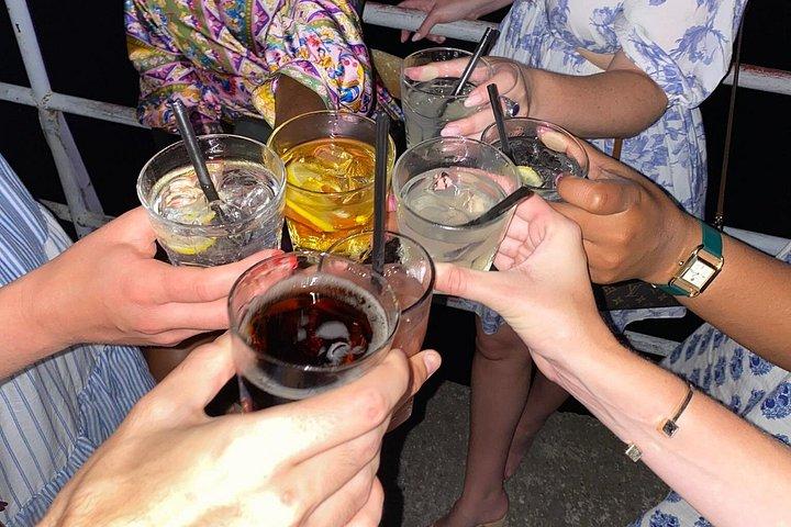 ベオグラードのナイトライフバーパブクラブクロール（飲み放題付き）