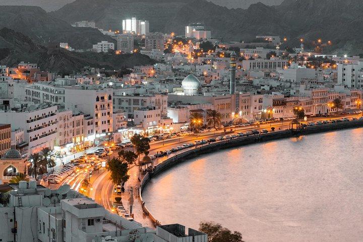 夜のマスカット観光ツアー