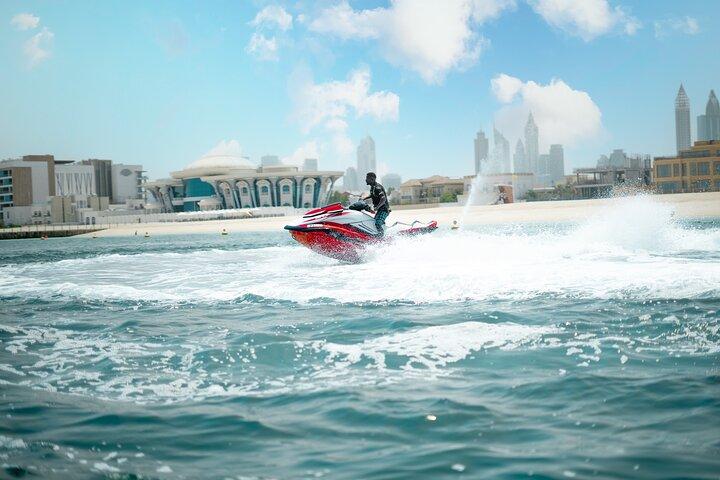 Jetski-Abenteuer mit Blick auf den Burj Khalifa
