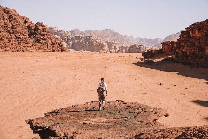 Wadi Rum Pernocte 3 horas Grupo pequeño Desierto panorámico 4WD