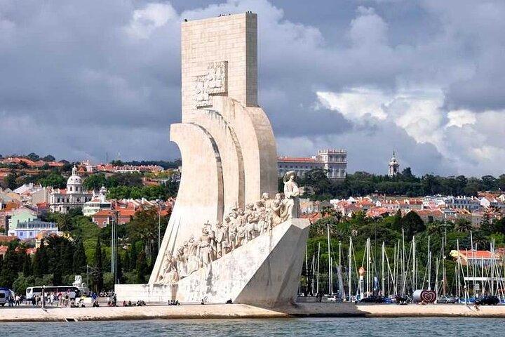 Tour in Lisbon, meet locals and monuments.