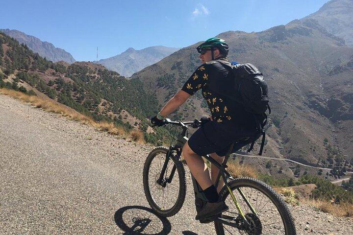 Heldags E-cykeltur i Atlasbjergene med lokal frokost