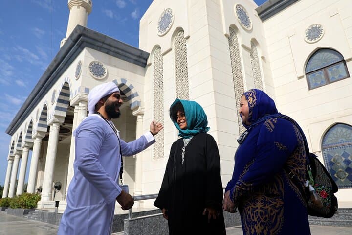 Dubai Old and Modern City Tour with Blue Mosque Visit