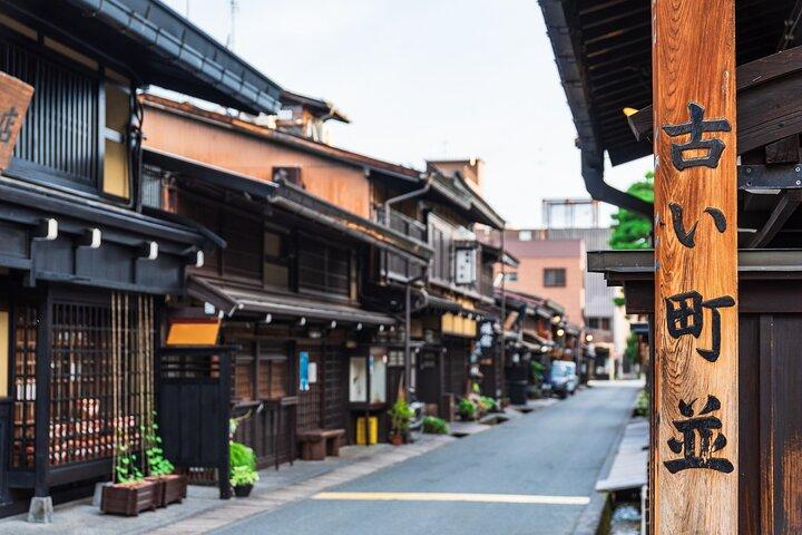 Recorrido a pie de medio día por Takayama con un guía de habla inglesa