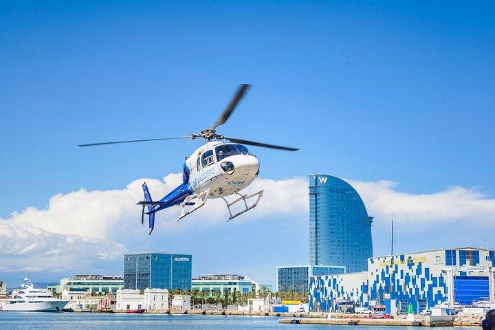 Barcelona Sky & Sea: voo de helicóptero e transfer de barco