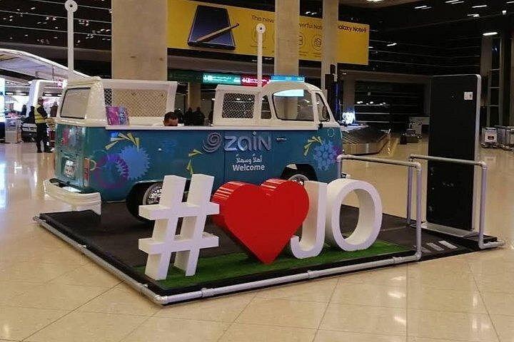 ペトラへのプライベートアンマン空港送迎、信頼できるシャトルサービス
