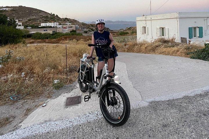 サンセット e バイク ツアー ミロス島のハイライトとギリシャのメゼス