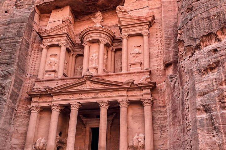 Privater Transfer vom Flughafen Aqaba oder Aqaba nach Petra