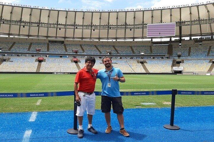 ホテルピックアップ付きのマラカナンとサンジャヌアリオスタジアムのプライベートサッカーツアー