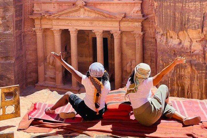 Traslado en coche privado de Wadi Rum a Petra sin complicaciones – Servicio 24/7