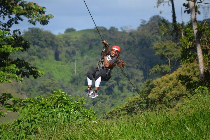 Combo Rafting & Canopy Tour mit Bio-Mittagessen.