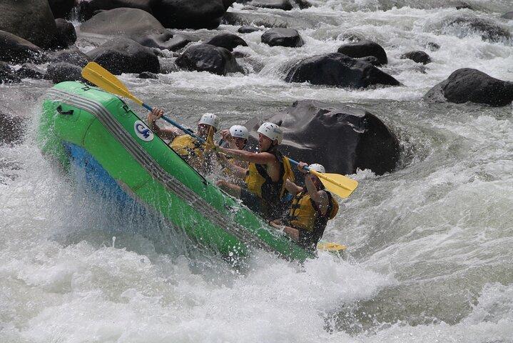Classe di rafting in acque bianche V