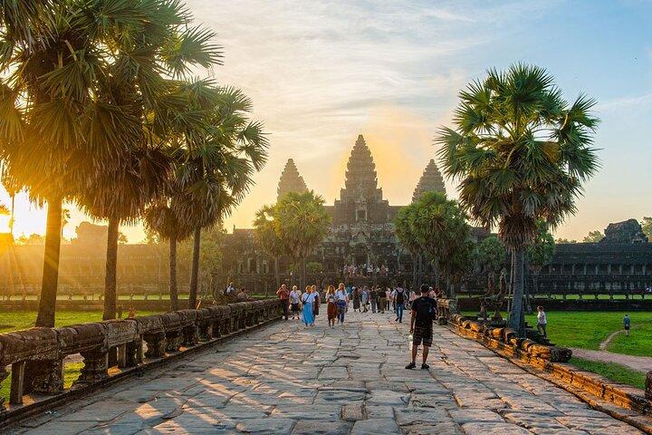 2-Days Angkor Wat Sunrise & Monk Blessing Ceremony