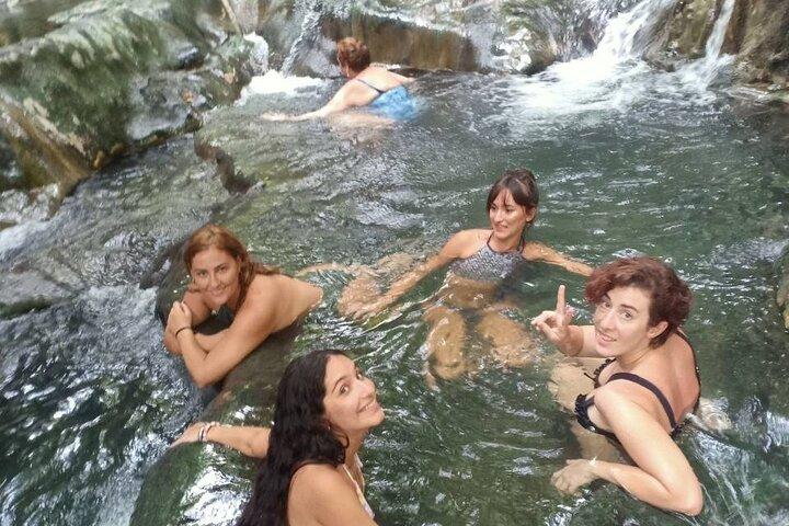 Descubra Krabi: piscina esmeralda, aguas termales y templo de la cueva del tigre