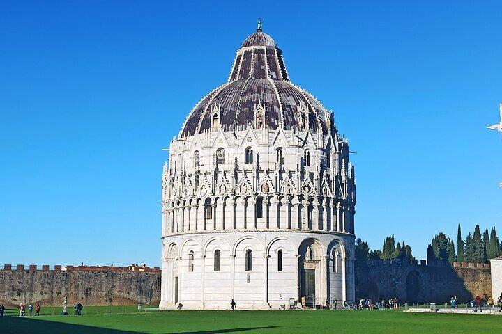 Explore a icónica torre inclinada de Pisa e a Piazza dei Miracoli