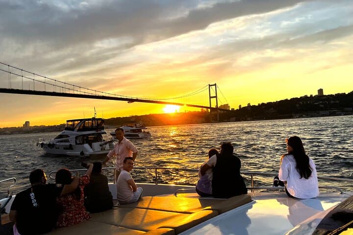 Bosphorus Sunset Yacht Cruise with Snacks and Live Guide