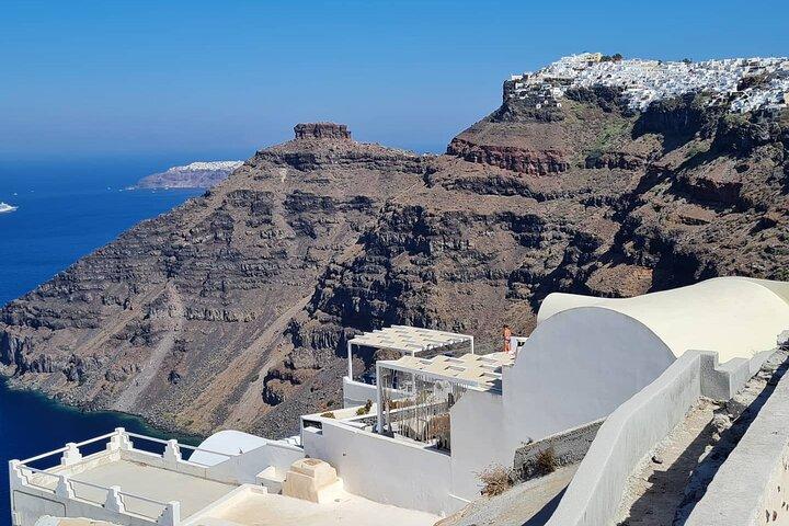 サントリーニ島の初めてのゲストのプライベートツアー観光、発掘調査、ワインの試飲