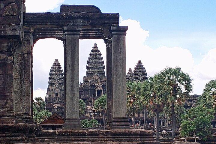 Joining Trip with Sunset-Angkor Wat, Angkor Thom & Ta Prohm