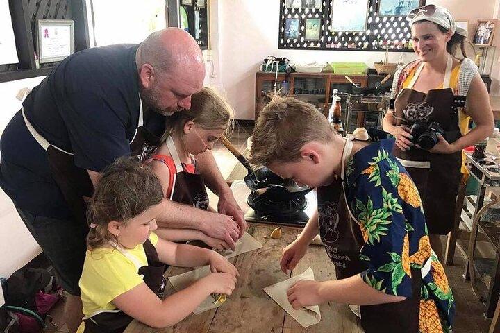 Thai madkultur og madlavningsteknikker fra vores have i Chiang Mai