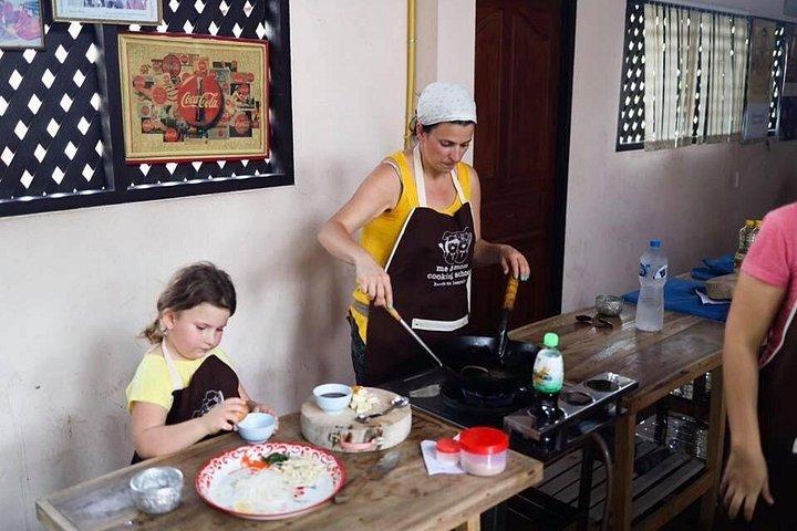 チェンマイの私たちの庭からのタイの食文化と調理技術
