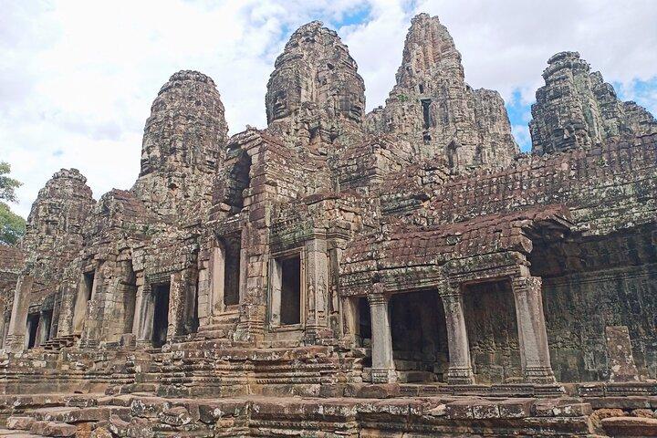 Viaggio condiviso di un giorno ai templi di Angkor con tramonto