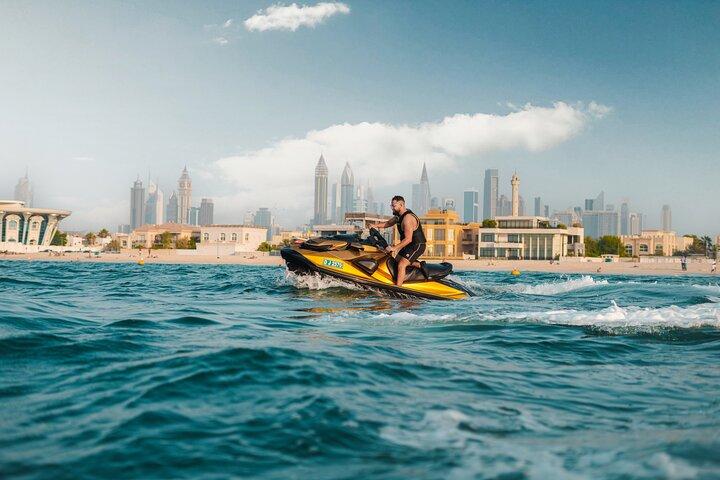 Jetski-Abenteuer mit Blick auf den Burj Khalifa