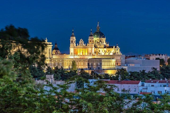 Visita guiada privada : Madrid Ciudad Puntos destacados y Barrio del Palacio