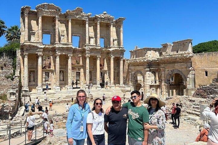 Tour privado de Éfeso y Virgen María por el puerto de Kusadasi con almuerzo