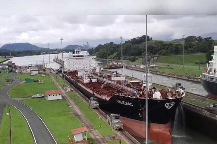 パナマシティのプライベートツアーとミラフローレス水門の訪問
