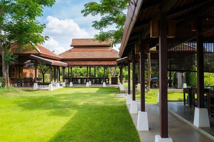 Aften madlavningskursus i traditionel pavillon med smuk have - Chiang Mai