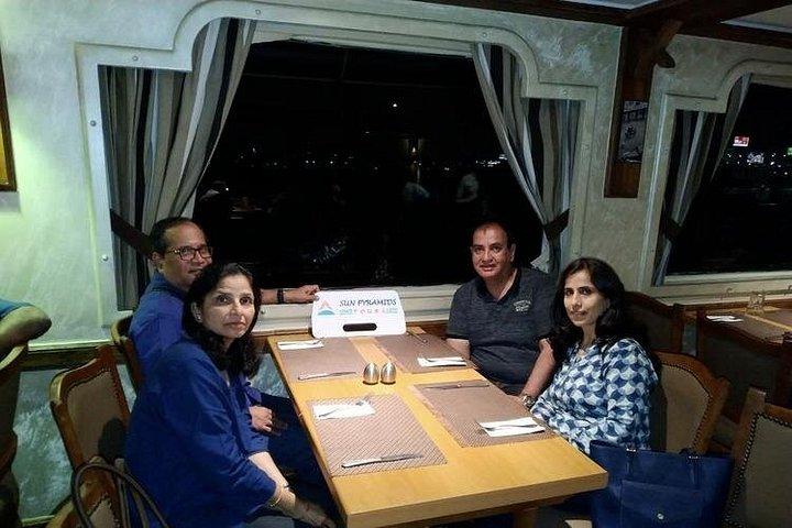 レイオーバーピラミッド、エジプト博物館、カーンハリーリバザール、ナイル川ディナークルーズ