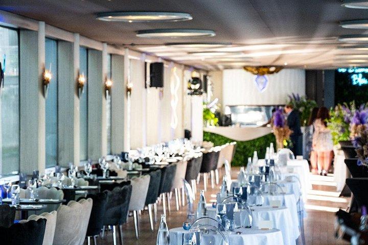 Paris Gourmet Dinner Seine Flusskreuzfahrt mit Sänger und DJ Set