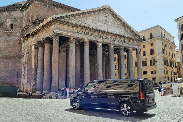 Roma destaca tour privado de un día en minivan Mercedes