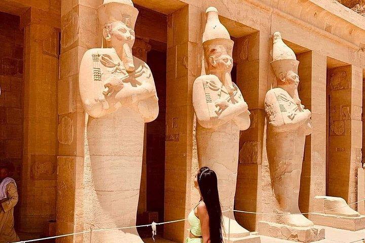 ハルガダ（王家の谷または女王家の谷）からビッグバスでルクソール