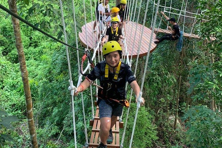 コング フォレストへのプライベート ツアーには、ATV とフライング ジップライン アクティビティが含まれます
