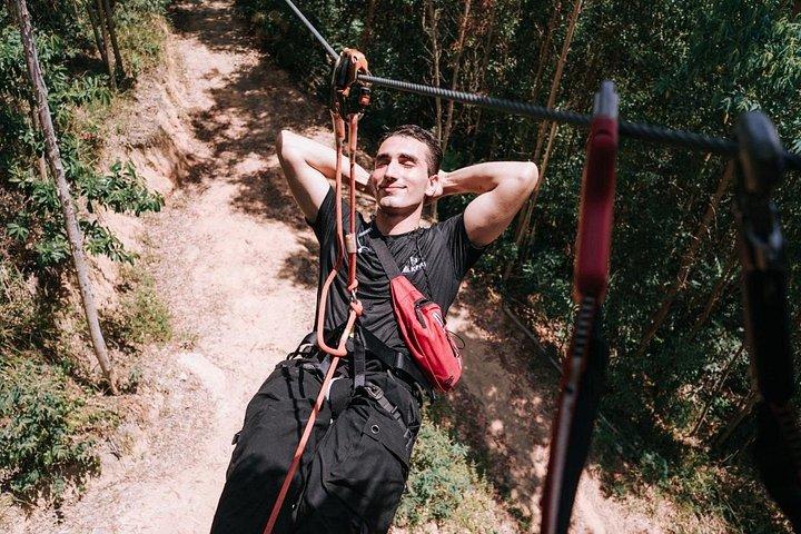 コング フォレストへのプライベート ツアーには、ATV とフライング ジップライン アクティビティが含まれます