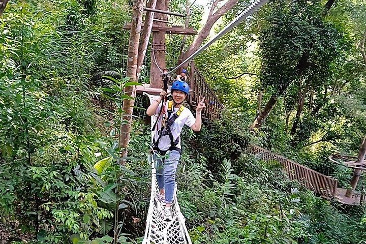 コング フォレストへのプライベート ツアーには、ATV とフライング ジップライン アクティビティが含まれます