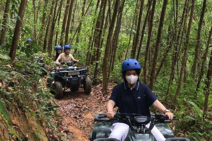 コング フォレストへのプライベート ツアーには、ATV とフライング ジップライン アクティビティが含まれます