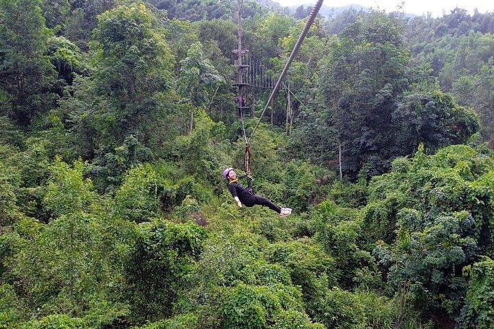 コング フォレストへのプライベート ツアーには、ATV とフライング ジップライン アクティビティが含まれます